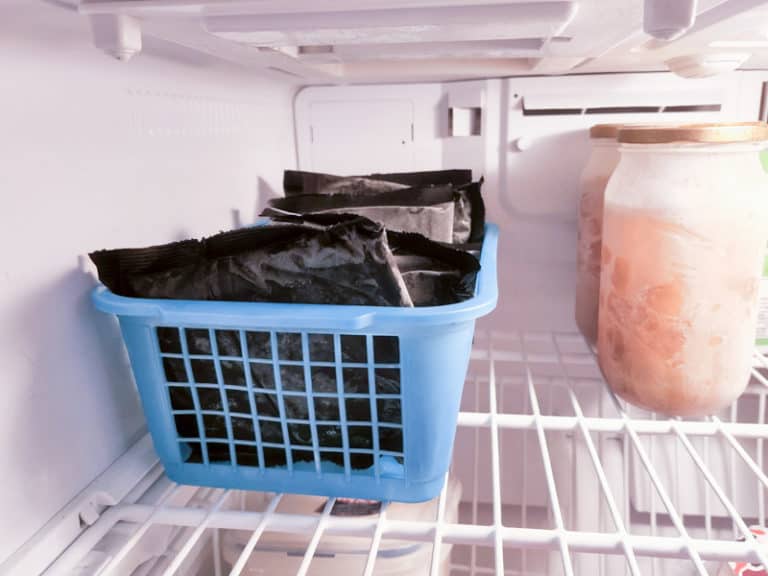 מאחסנים בסלסלה במקפיא של המקרר